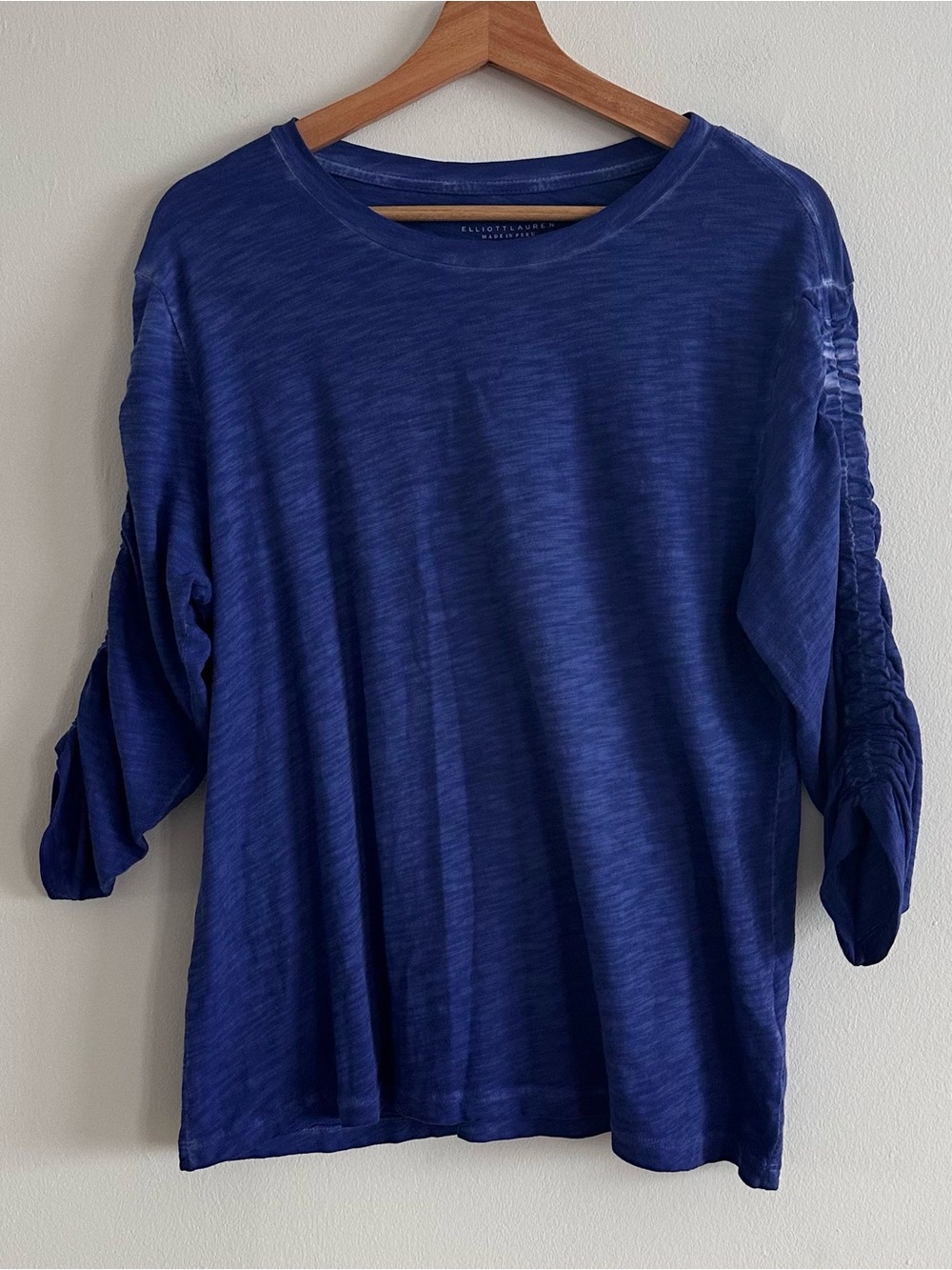 Elliott Lauren ruched sleeve enzyme wash cotton made in Peru Large